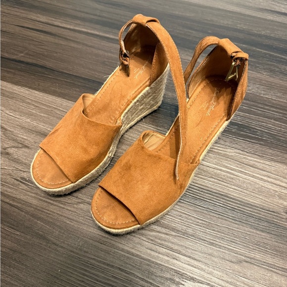 Women's Wedge Sandals - Picture 2 of 5